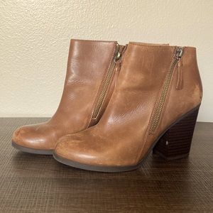 Kenneth Cole Might free me booties in tan. Size 6.5.